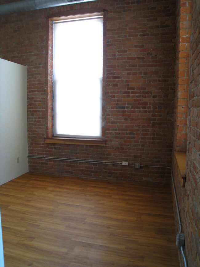 Building Photo - 6200 2nd Ave