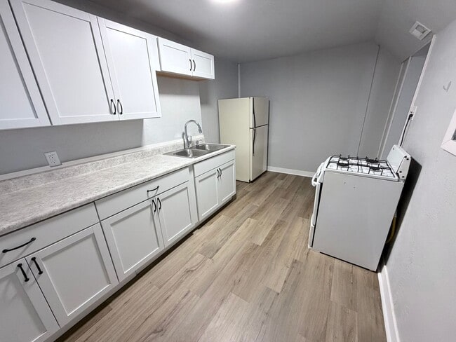 Building Photo - 217 S Dorman St