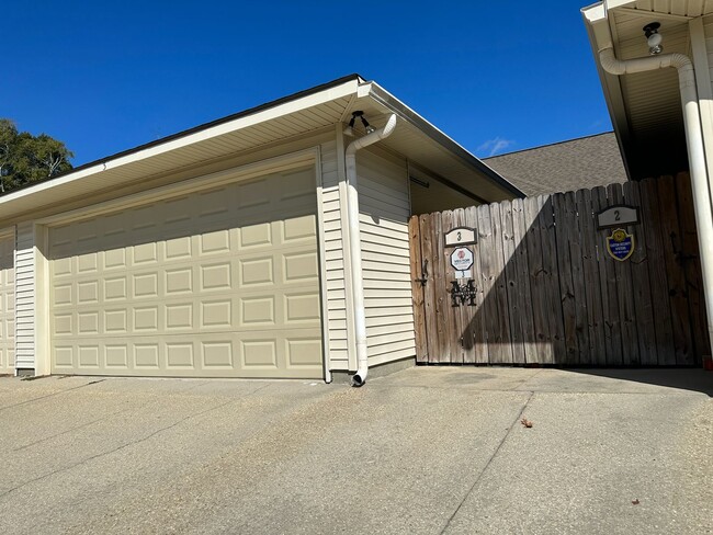 Foto del edificio - 3/2 Garden Home at The Cottages off Sherwo...