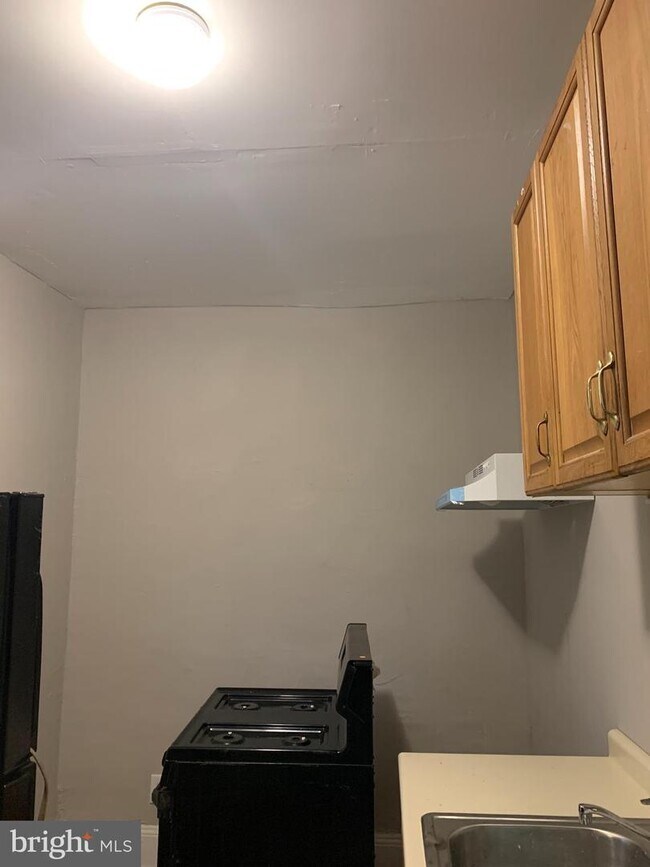 Foto del edificio - 6706 Woodland Ave