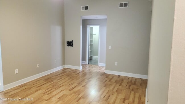 Building Photo - 3011 Dunhill Dr