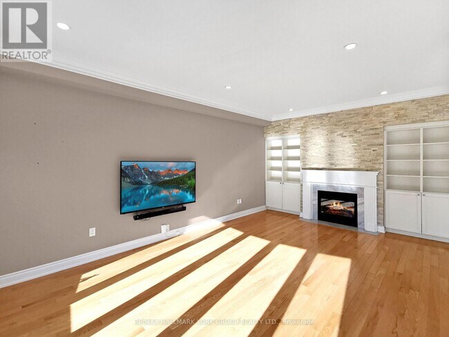Building Photo - 311 Twin Hills Crescent