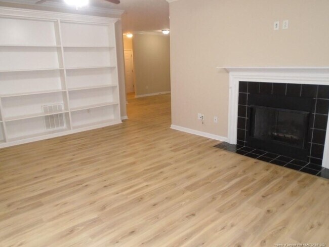 Building Photo - 517 Lionshead Rd