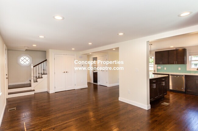 Foto del edificio - 77 Rock Glen Rd