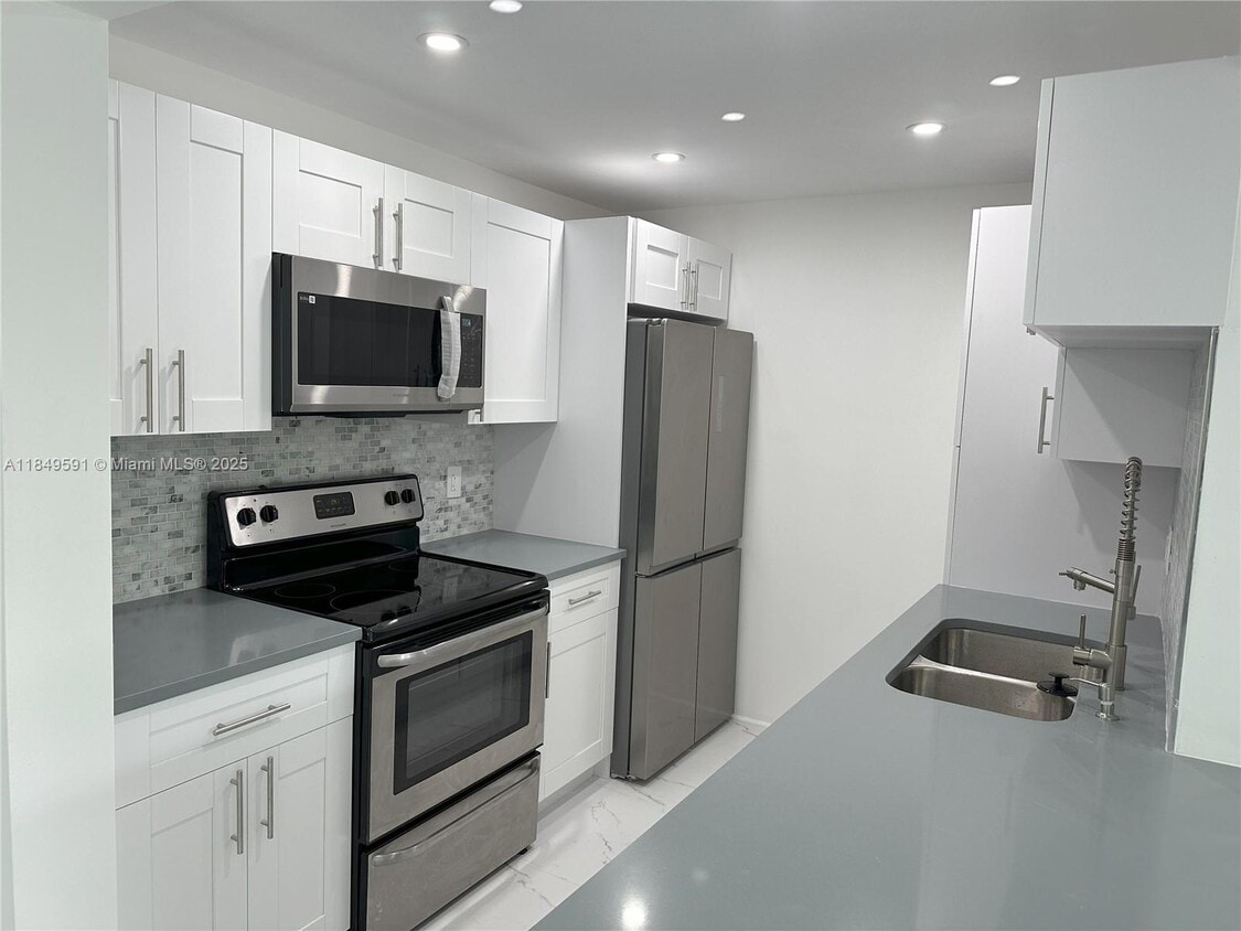 Primary Photo - 450 NW 20th St