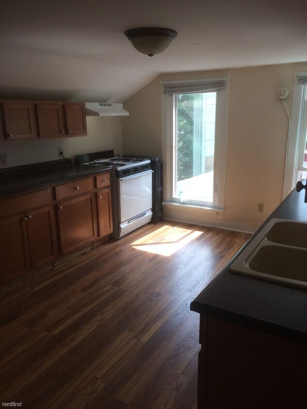Foto principal - 1305 E Dayton St
