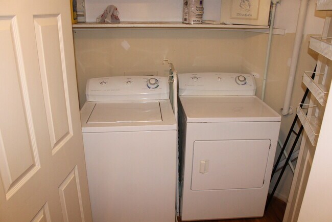 washer/dryer in unit - 3818 W End Ave