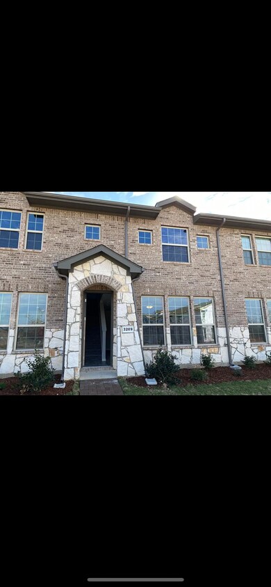 Primary Photo - 3209 Solana Cir