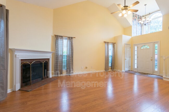 Building Photo - 340 Bedford Dr