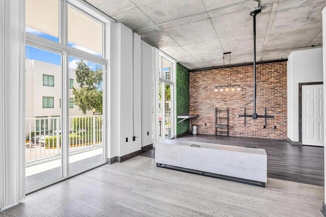 Building Photo - 2100 Van Buren St