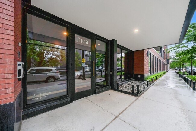 Foto del edificio - 1109 W Washington Blvd