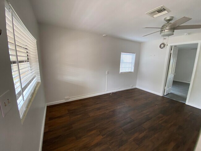 Building Photo - 506 N Broadway