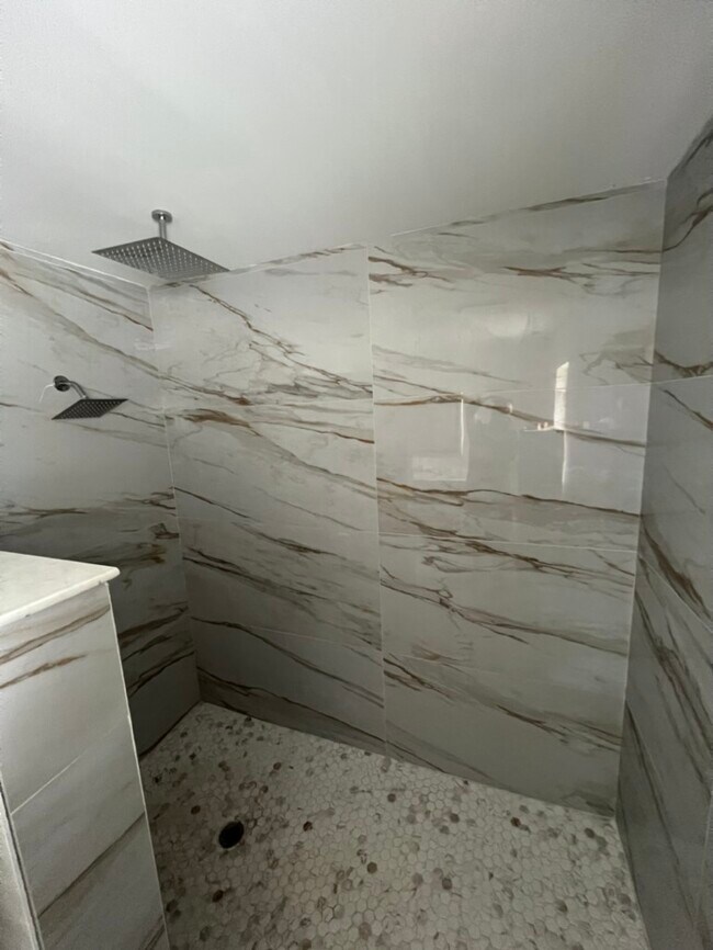 Foto del edificio - 652 Glenview Dr