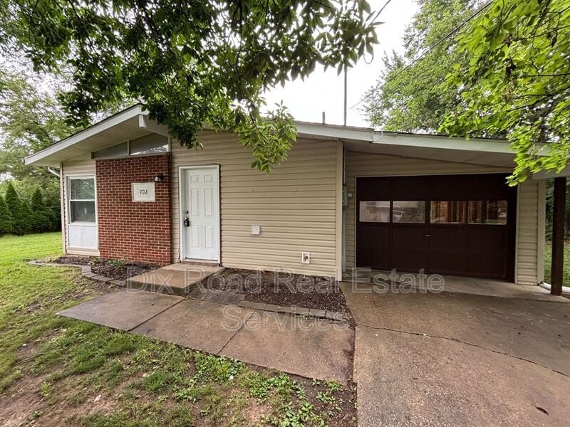 Photo - 702 Arthur Street