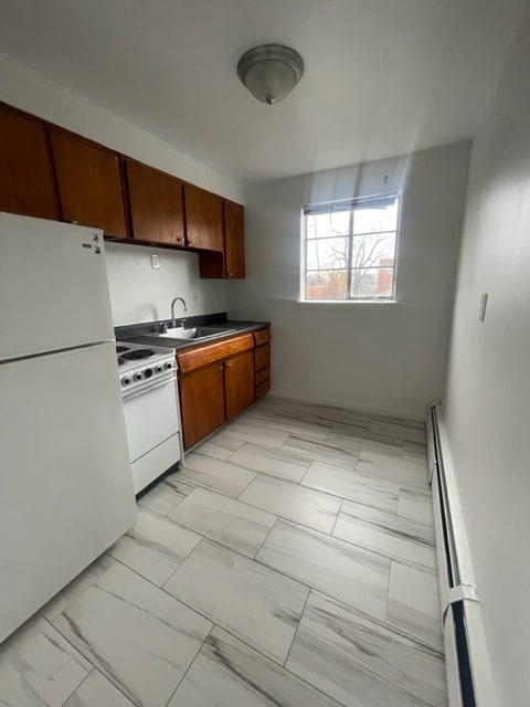 Primary Photo - 214 Laurel St