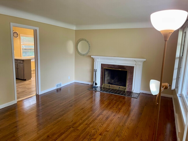 Building Photo - 21521 Benjamin St