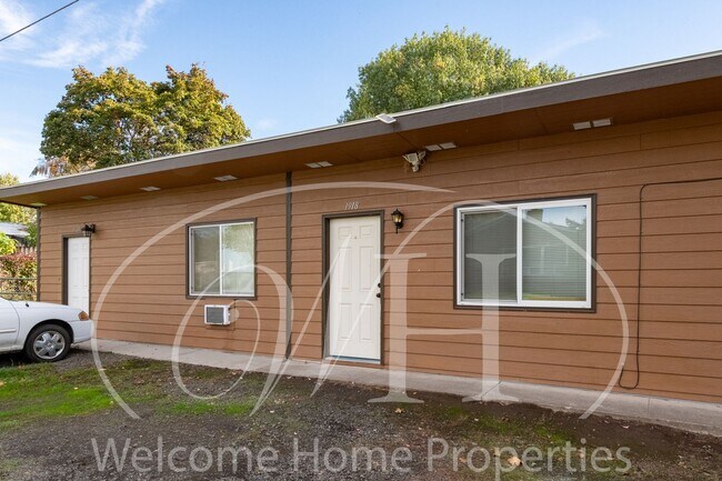 Foto del edificio - 1 bedroom with Peaceful Back Yard on Quiet...