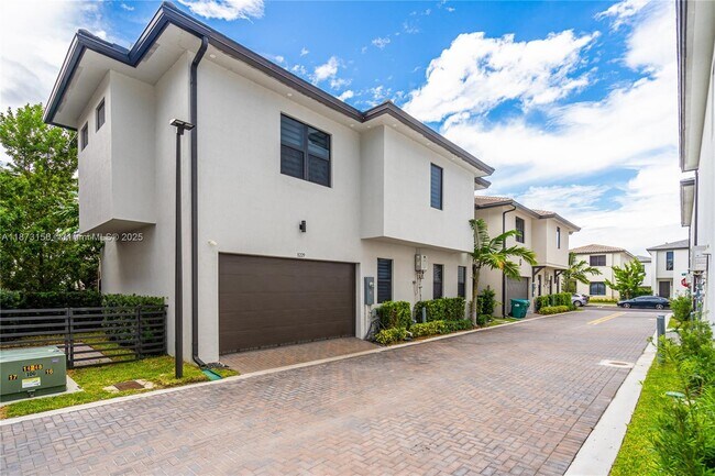 Foto del edificio - 8229 NW 44th St
