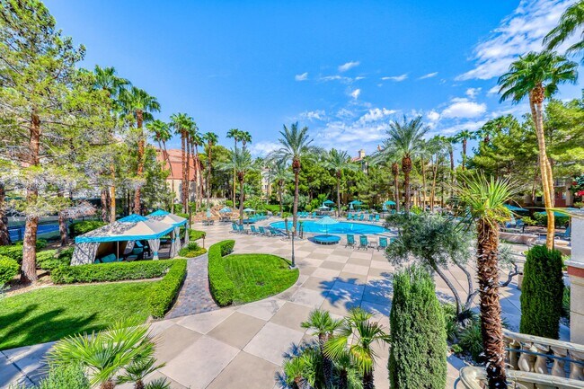 Foto del edificio - Meridian FURNISHED 2 BDR /2 BATH Luxury Co...