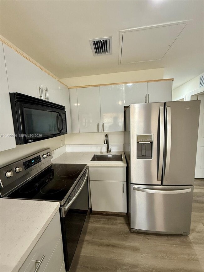 Building Photo - 1731 Alcazar Dr