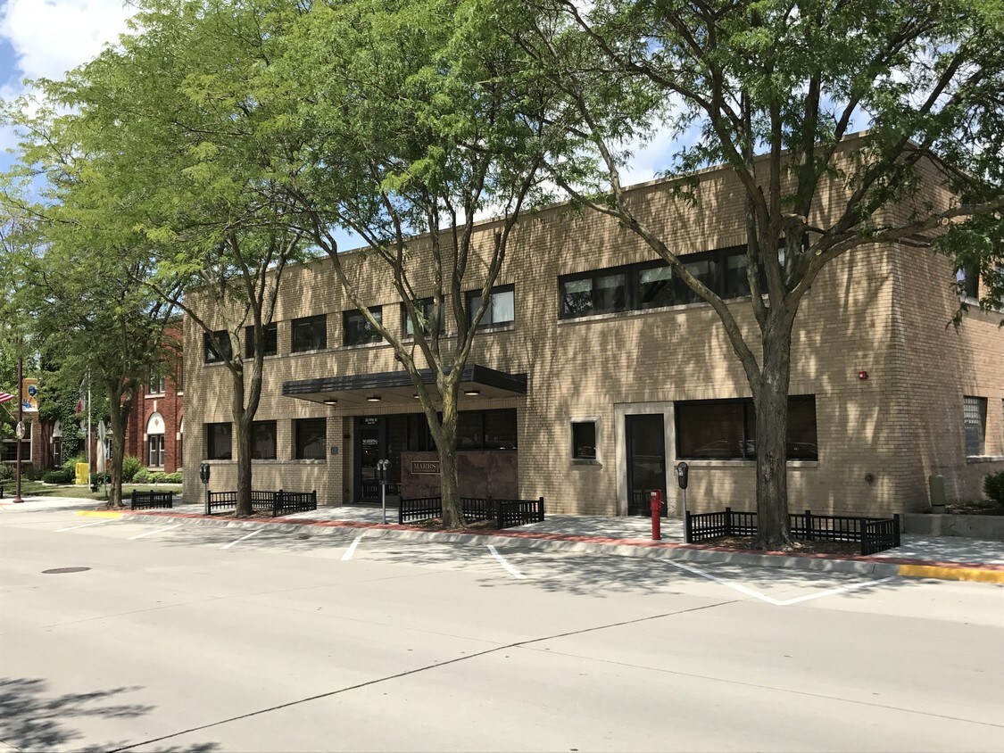 Front of building - 313 5th St