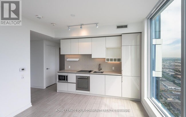 Building Photo - 5 Buttermill Ave.