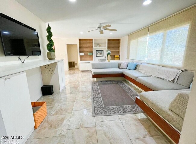 Building Photo - 1255 E Riviera Dr