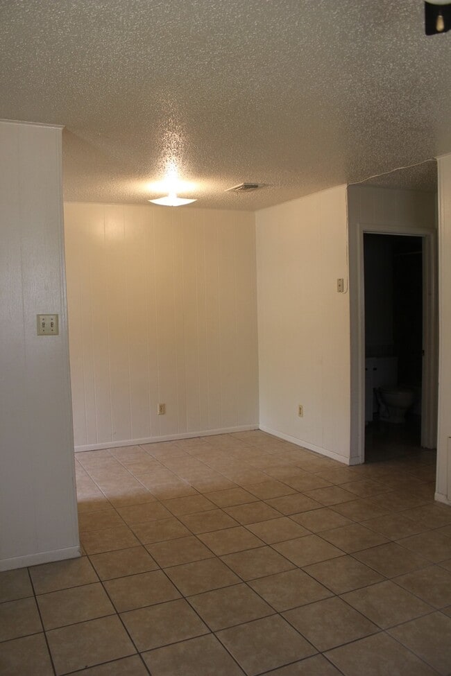 Building Photo - 303 E Avenue A