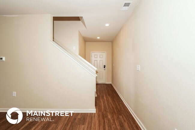 Foto del edificio - 605 Clover Cir