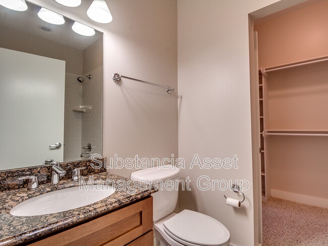Foto del edificio - 444 N Central Ave