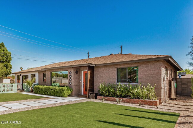Building Photo - 1745 E San Juan Ave