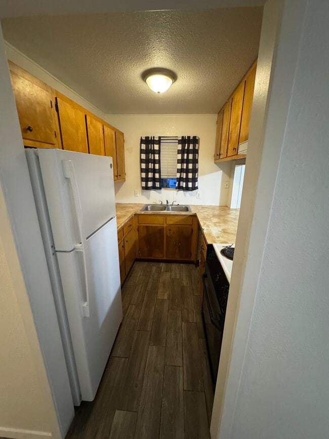 Foto del edificio - 1402 E 6th St