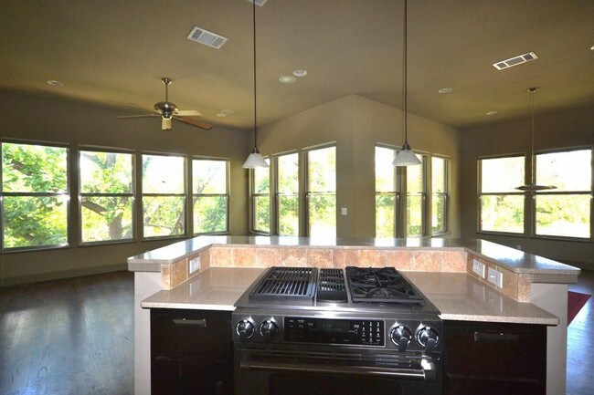 Foto del edificio - 1100 Upland Dr