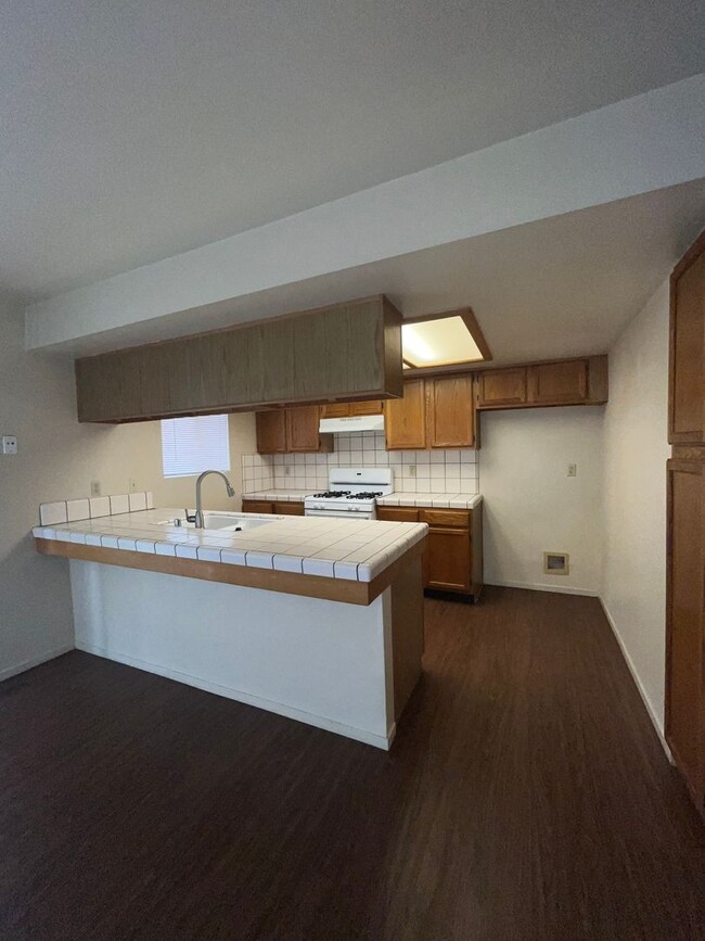 Building Photo - 3230