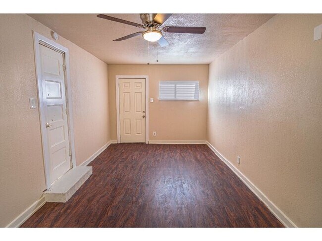 Foto del edificio - Cozy Remodeled Home Near Downtown