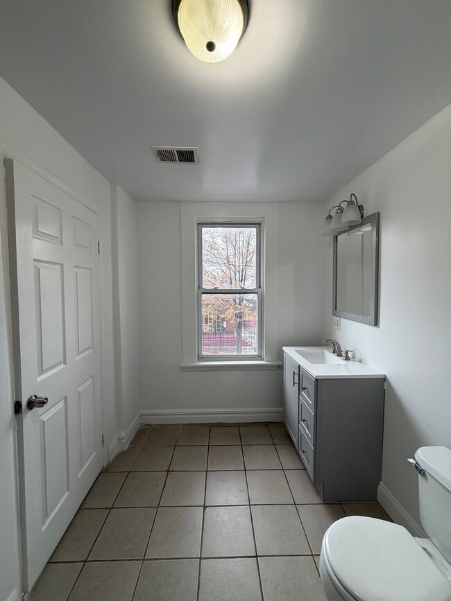 Building Photo - 58 S 13th St