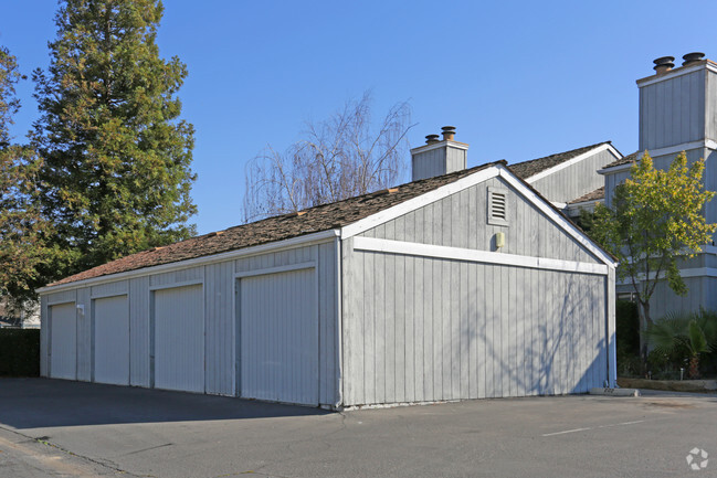 Building Photo - Regency Court