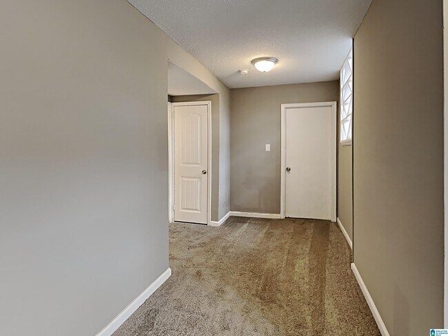 Building Photo - 213 Closhire Dr