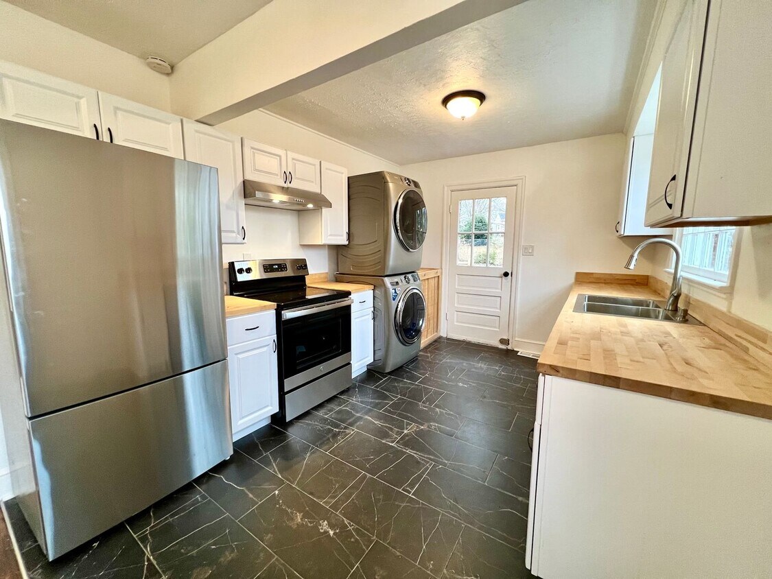 Primary Photo - Beautiful Hardwood Floors and More