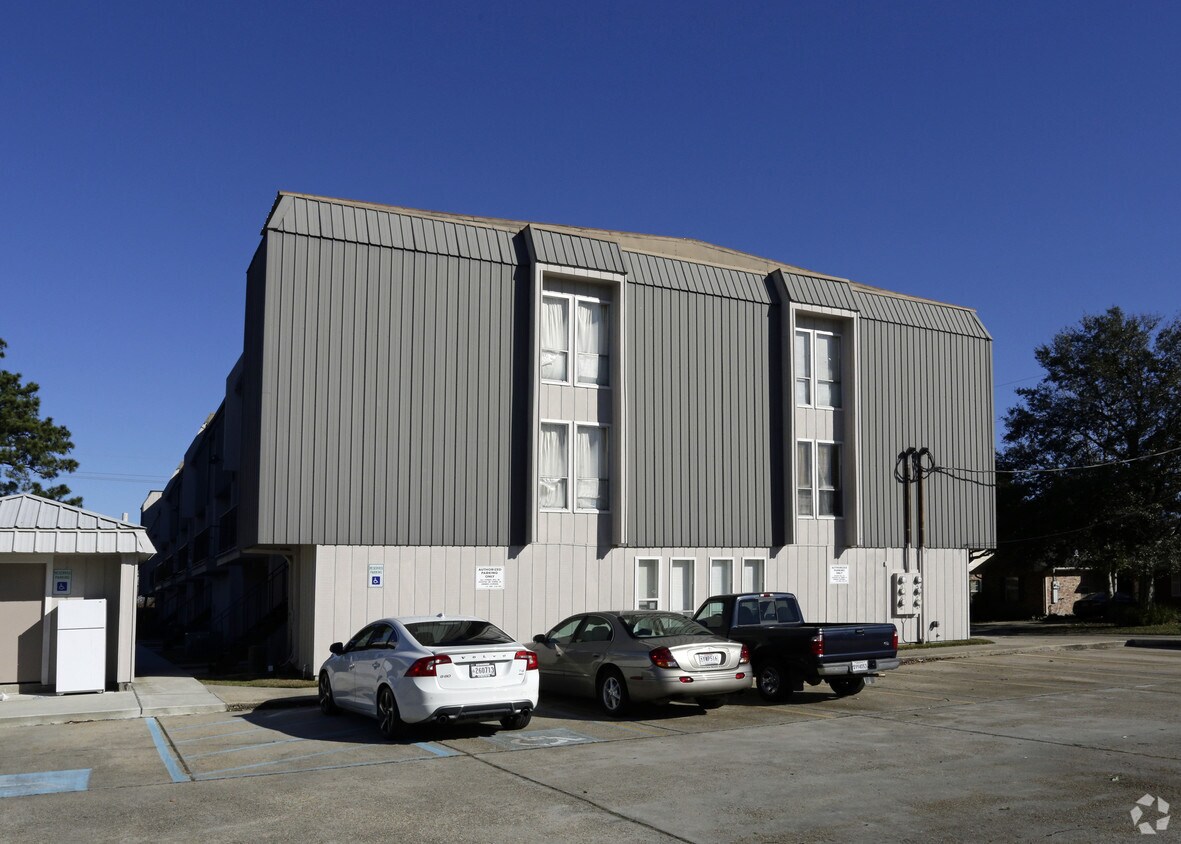 Building Photo - 570 W William David Pky