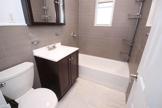 Foto del edificio - 2573 45th St