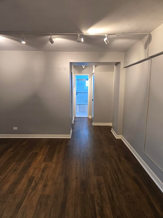 Building Photo - 4950 N Marine Dr