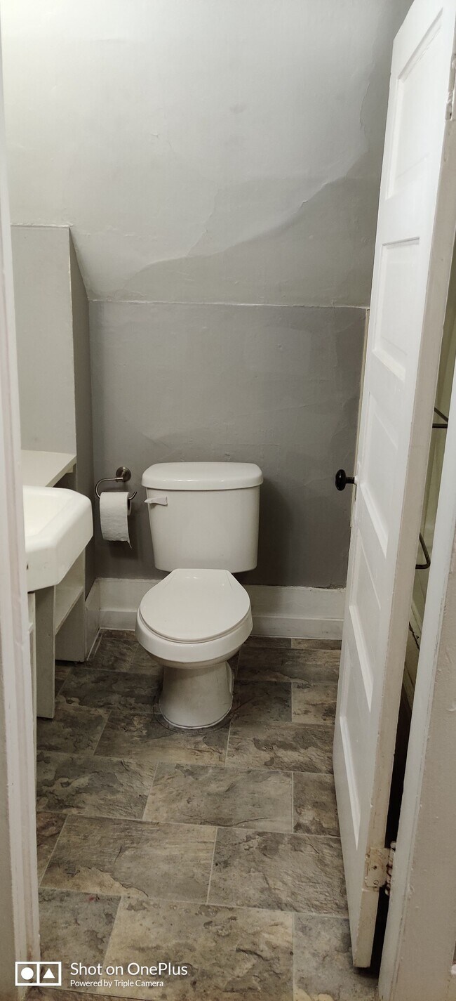 Bathroom - 1117 Garden St