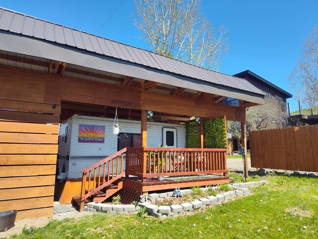 Building Photo - 128 Riverside Dr