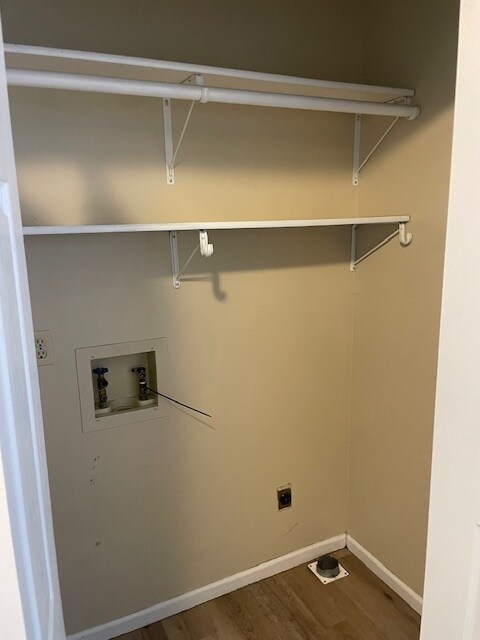 Washer/dryer hook-ups - 495 Hot Dog St