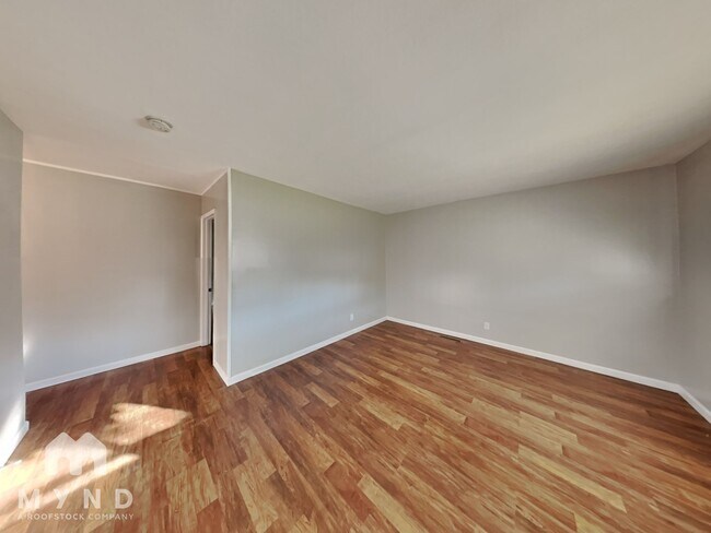 Foto del edificio - 3049 Bluefield Dr