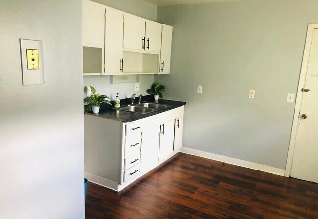 Building Photo - 2442 Atwood Ter