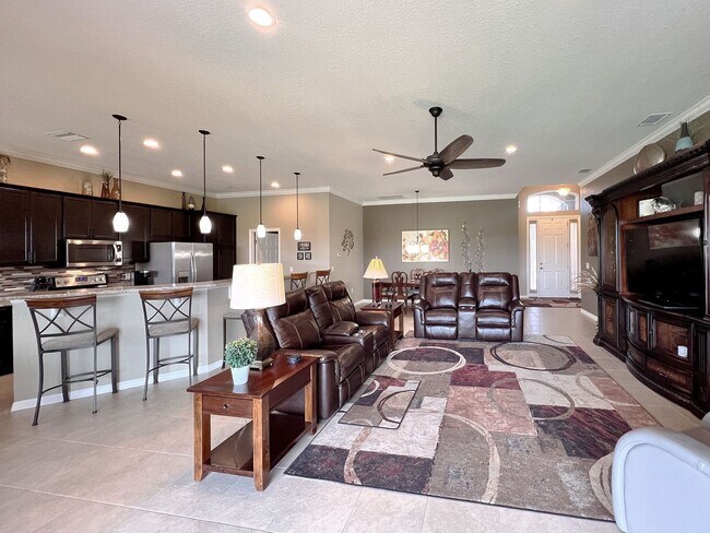 Foto del edificio - 5225 Pebble Beach Blvd