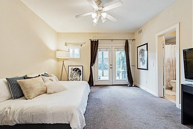 Building Photo - 5422 Lillian St