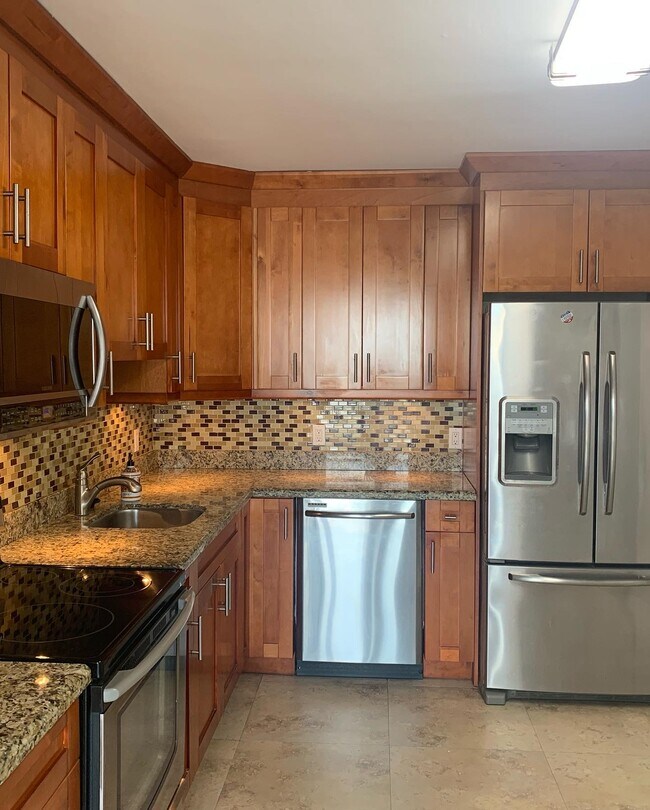 Kitchen - 5750 Collins Ave
